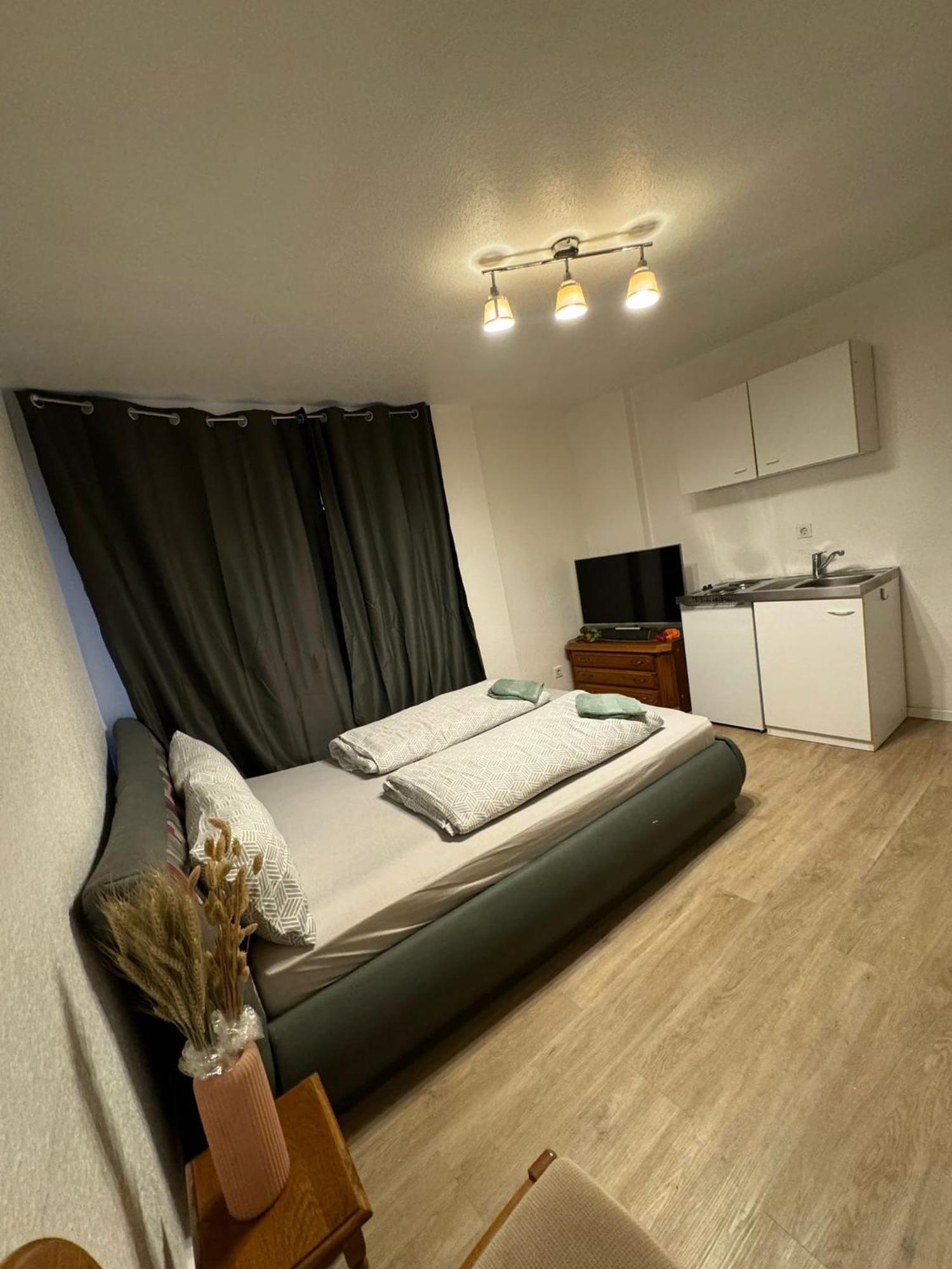 Moebliertes Zimmer Mit Tv, Internet & Kompletter Ausstattung In Bonn-Mehlem Bona Exterior foto